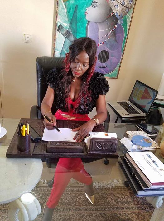 Arrêt sur image: La diva dans son bureau