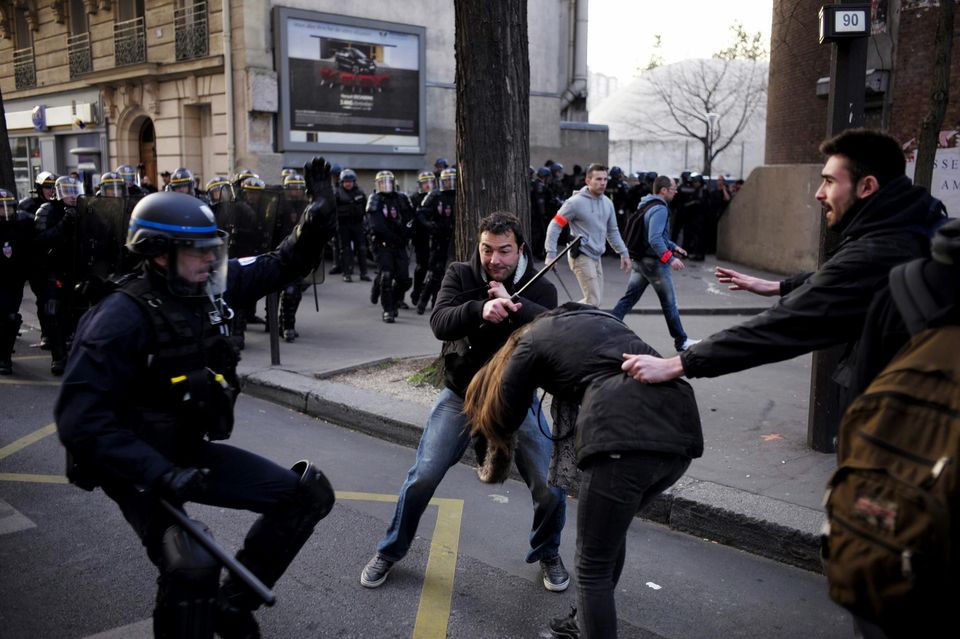 France : échauffourées entre policiers et étudiants