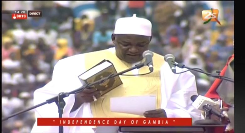 Vidéo – Adama Barrow prête serment devant les gambiens…Regardez!