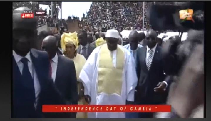 Vidéo – Independence day : l’entrée spectaculaire d’Adama Barrow, du jamais vu !
