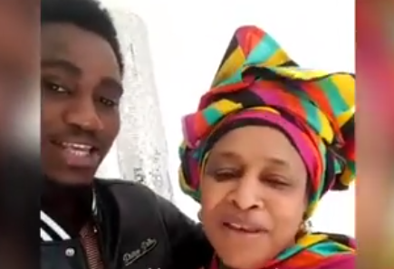 Vidéo-Waly Seck reçoit un merveilleux cadeau de sa mère: Une bague en diamant
