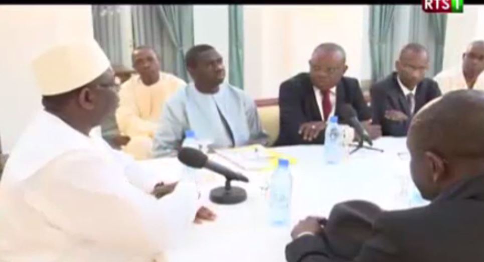Vidéo – Can 2017 : Macky Sall remercié par les dirigeants des chaines de télévision africaines .