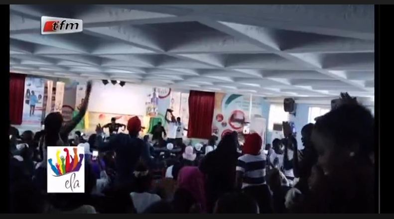 Vidéo – English Lovers Award : Momo Dieng offre un « spectacle d&rsquo;enfer… » Regardez !