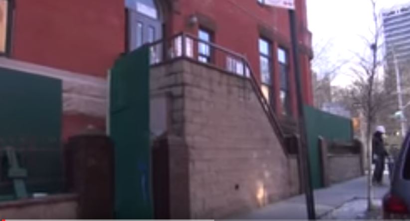 Vidéo: Rénovation Keur Serigne Touba New York. Regardez!