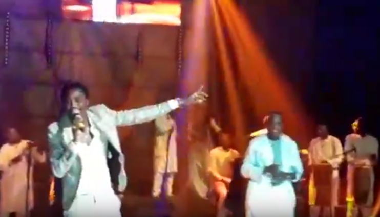 Vidéo: Wally Seck met le feu à la soirée de Alioune Mbaye Nder. Regardez !