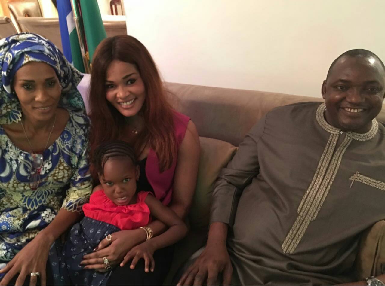 Vidéo – Soumboulou Bathily reçue chez Adama Barrow – Regardez !