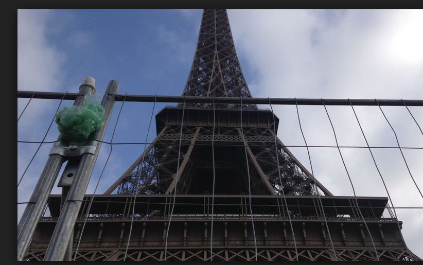 Vidéo- Paris : la tour Eiffel sera bientôt protégée par un mur de verre pare-balles…Regardez !