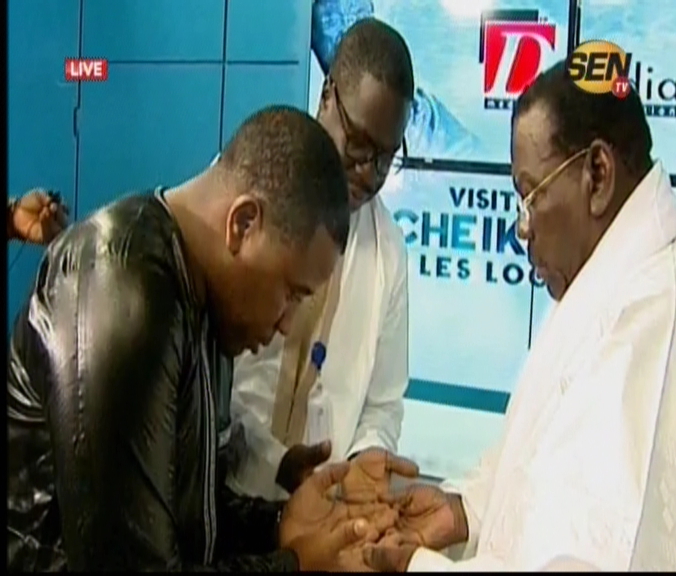 Vidéo: Cheikh Bethio Thioune prie pour Bougane dans ses nouveaux locaux… Regardez