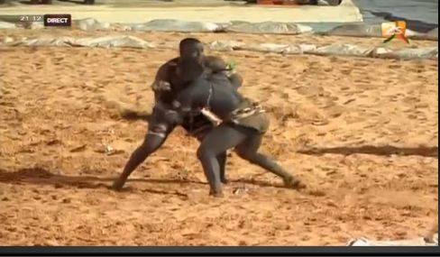 Vidéo – Gouye-Gui Vs Boy Niang : Boy Niang efface Gouye-Gui ! Regadrez !