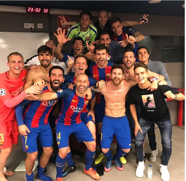 Arrêt sur image: la joie dans les vestiaires du Barça, Mathieu, le doigt d’honneur au PSg