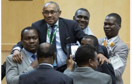 Vidéo – Issa Hayatou s’en va  : Le Malgache Ahmad Ahmad nouveau patron du foot africain…