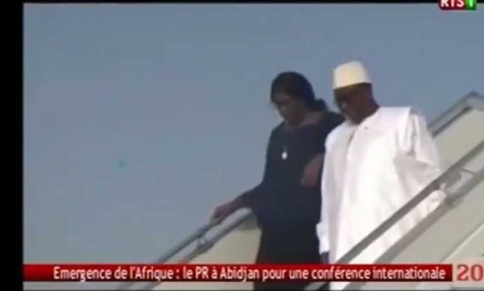 Vidéo : De Paris, Macky Sall et Marième Faye Sall débarquent à Abidjan, accueillis par le couple Ouattara