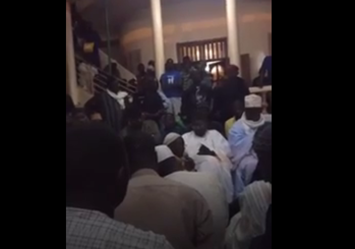 Vidéo – Obsèques de Serigne Cheikh Ahmed Tidiane Sy ! Que Dieu l’accueille dans son paradis !