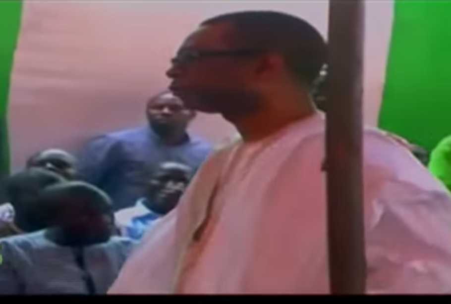 Vidéo : Youssou Ndour arrive à Tivaouane pour présenter ses condoléances – Regardez.
