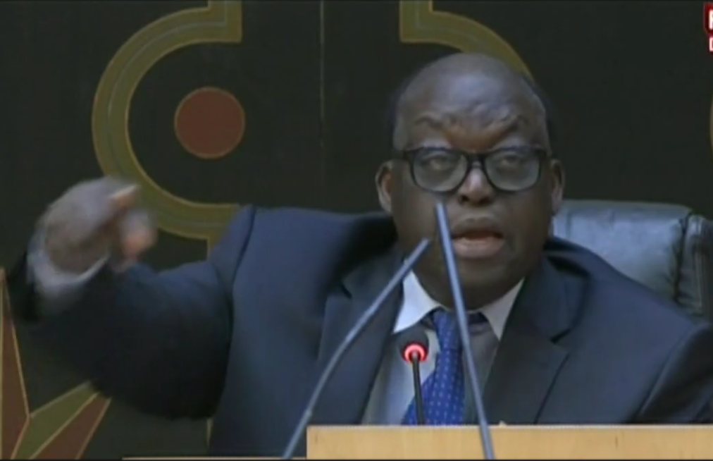 Vidéo : Énervé par Barthélémy Dias qui a interrompu le PM, Moustapha Niasse sort de ses gongs et déclare « Koufi thieupi thieupi mane ngay fek fi »