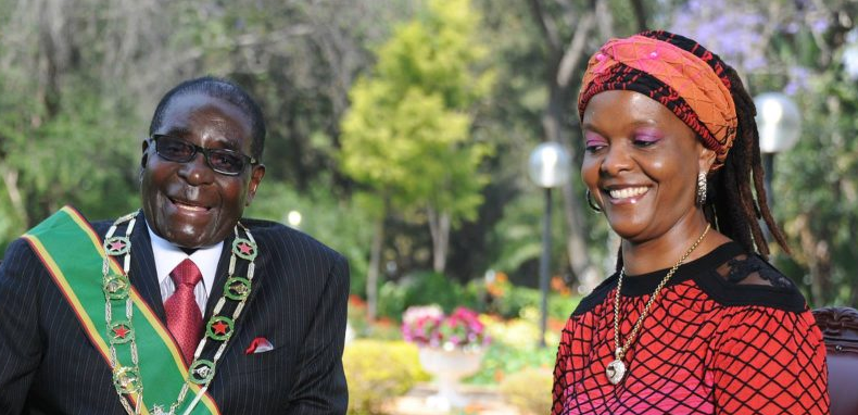 Arrêt sur image : Robert Mugabé et sa femme, une différence d’âge exceptionnelle – Regardez !