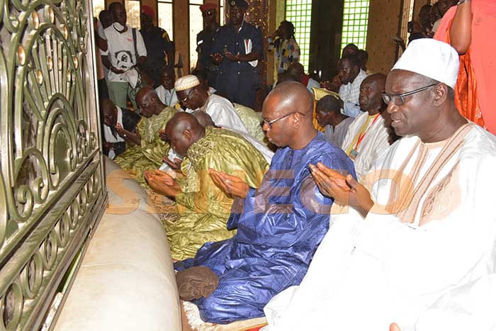 (8photos)-Porokhane: Ziara de la délégation gouvernementale au Mausolée de Mame Diarra