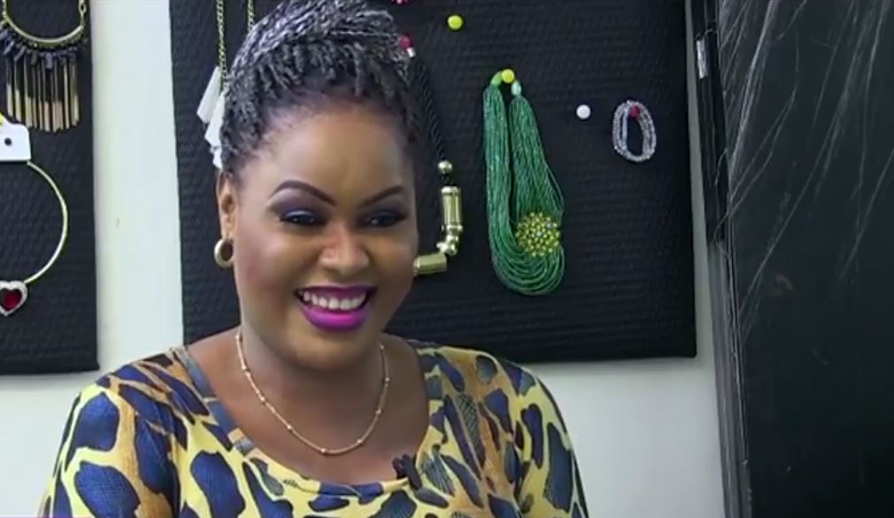 Vidéo – Guigui :  » En tant que cadre dans une banque de la place, j&rsquo;attends le prince charmant et bou ken ragal samay dégagement… » – Regardez.