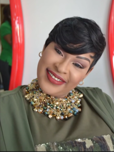 Video – Keb’s Thiam Animatrice tfm : lookée de la tête aux pieds – Regardez !