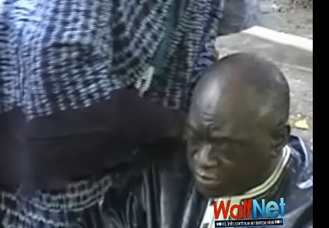 Vidéo – Me El Hadj Diouf surpris en train de prendre un bain mystique …Regardez