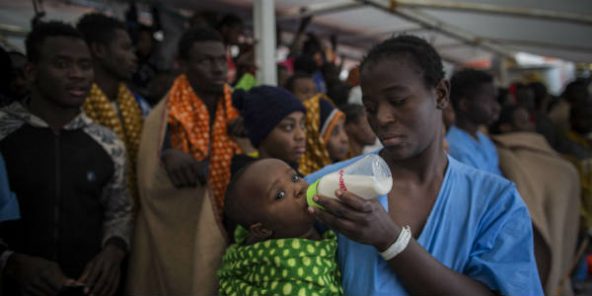 Près d’un millier de migrants sauvés au large de la Libye