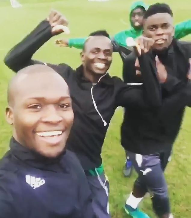 Vidéo – Equipe nationale: Moussa Sow, Sadio Mané et Cheikh Mbengue à l’entrainement sous un froid glacial