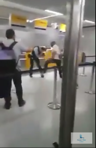 Vidéo – Sa femme bousculée par des policiers, cet homme réagi comme un lion – Regardez !