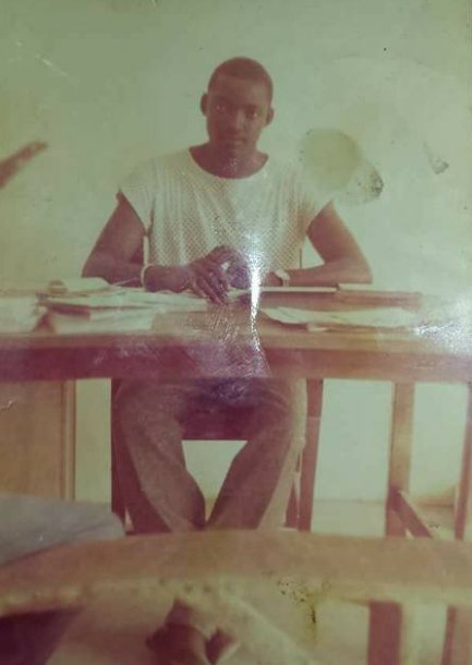 Arrêt sur image: Adama Barrow dans une salle de classe