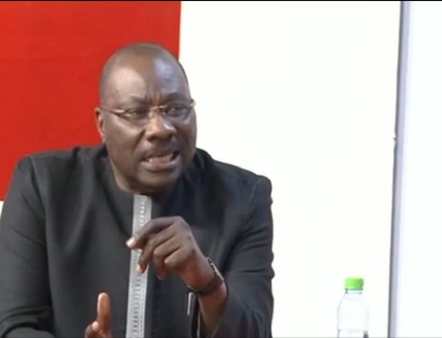 Vidéo : Papa Ngagne Ndiaye tance Mamour Cissé qui hésite à dévoiler son appartenance confrérique – Regardez.