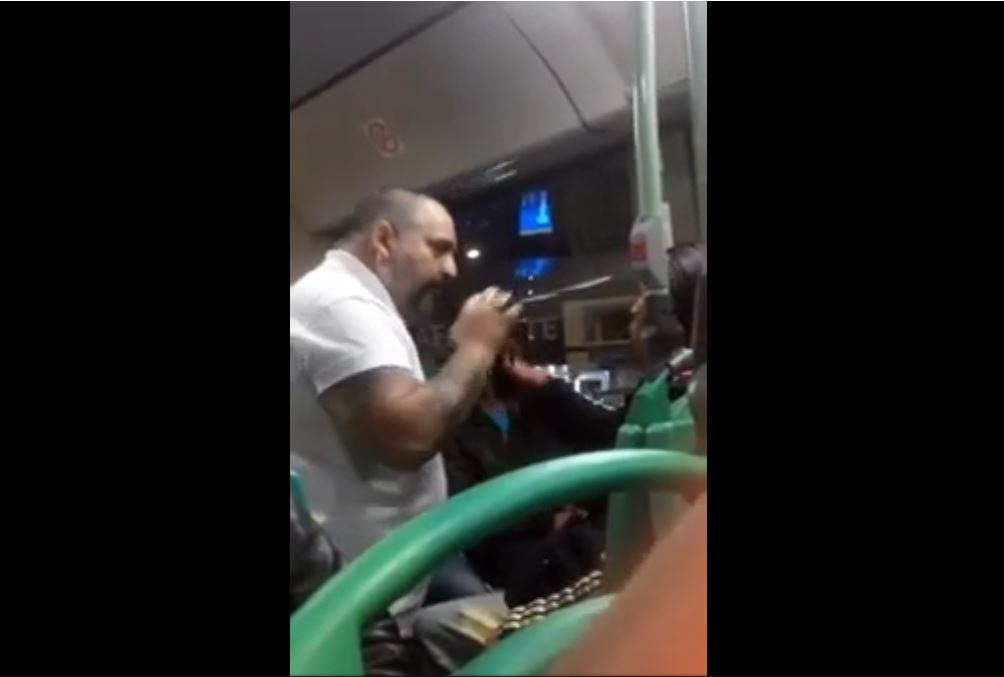 Vidéo : Un pervers se fait remettre à sa place par un chauffeur – Regardez.