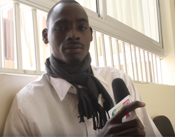 Vidéo –  Le fils de Moustapha Cissé Lô dégaine son pistolet et menace de mort un jeune commerçant – Regardez !