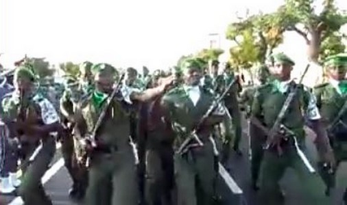 Vidéo: Les militaires ont bien dansé lors du défilé du 4 avril