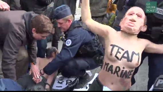 Vidéo – France : des militantes Femen interpellées près du bureau de vote de Marine Le Pen