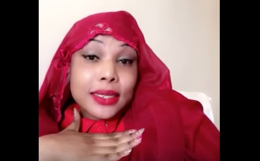 Vidéo – Amina Poté prend la défense de Youssou Ndour : « Il n’a rien fait de mal, tous ceux qui parlent sont des… » Regardez.