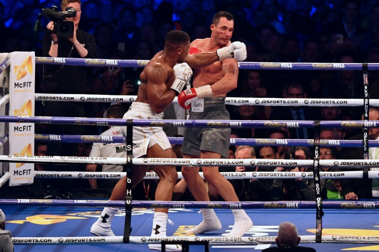Boxe: Joshua met Klitschko au tapis