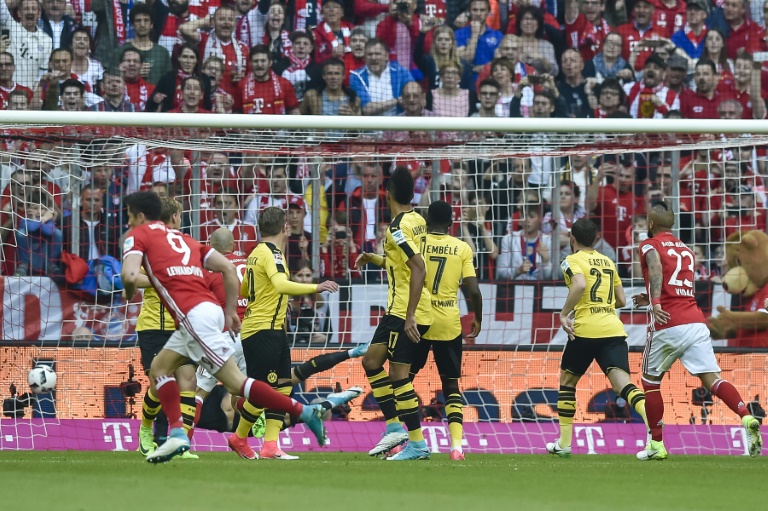 Allemagne: le Bayern surclasse Dortmund 4-1, doublé de Lewandowski