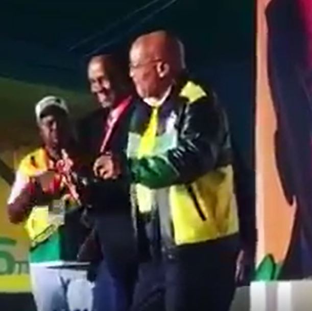 Vidéo – Afrique du Sud: Les pas de danse du président Zuma qui célèbre son 75ème anniversaire, Regardez!