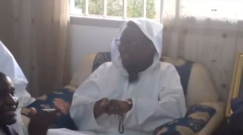 Vidéo – Serigne Modou Kara chez Aissata Tall Sall pour présenter ses condoléances…