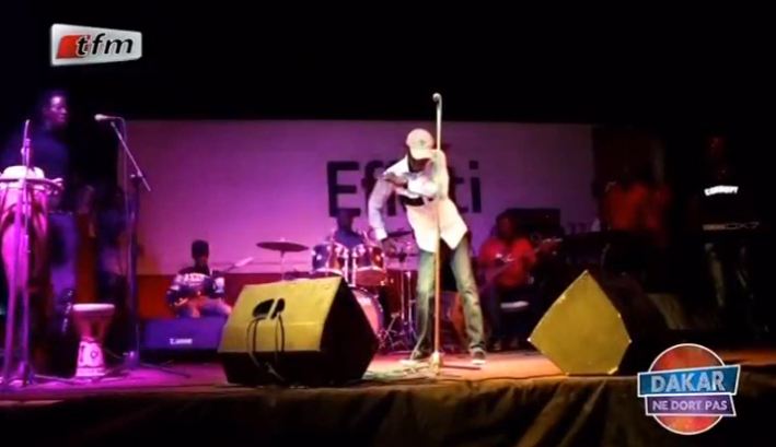 Vidéo – L&rsquo;incroyable Show d&rsquo;Alioune Mbaye Nder à Maleme Hodar : il se lâche complètement sur scène…