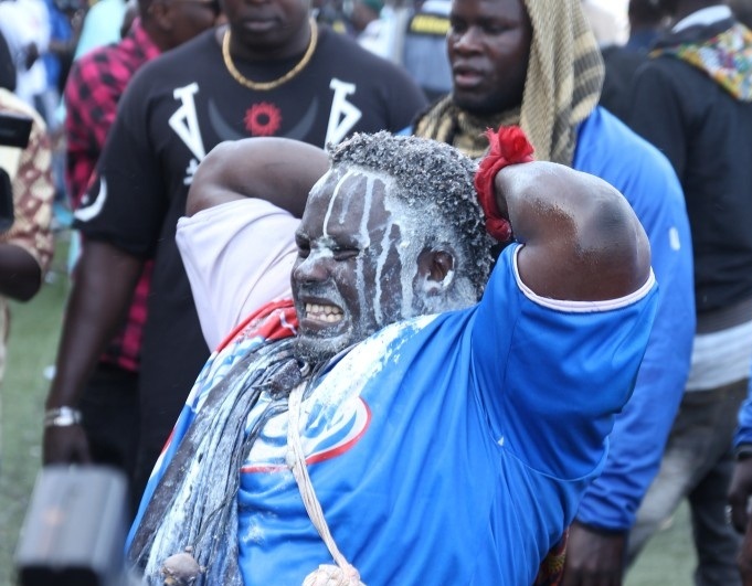 Vidéo : L’incroyable entrée et touss de Ness en compagnie de Siteu, Regardez