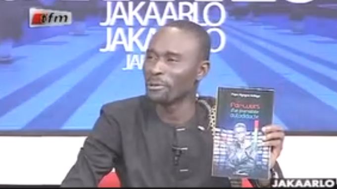 Vidéo – Pape Ngagne Ndiaye présente son livre par-cours d’un journaliste autodidacte dans jakaarlo bi…