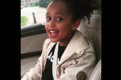 Vidéo – Quand Noelle, la fille de Khalilou Fadiga se met à chanter, ca donne ca !