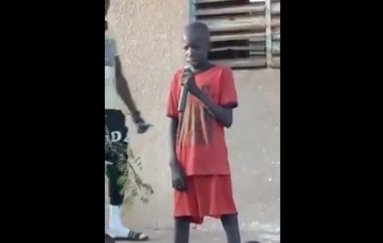 Vidéo – Humour : Voici le futur roi du Hip Hop Sénégalais…Regardez.