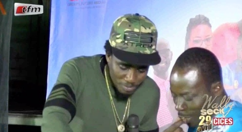 Vidéo – Humour : Wally Seck et Dj Boubs se partagent le gâteau…Regardez.
