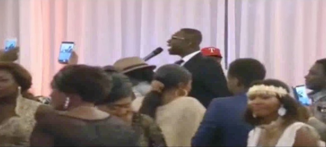 Vidéo – Paris : Pape Diouf enflamme la soirée de gala des sénégalais…Regardez.