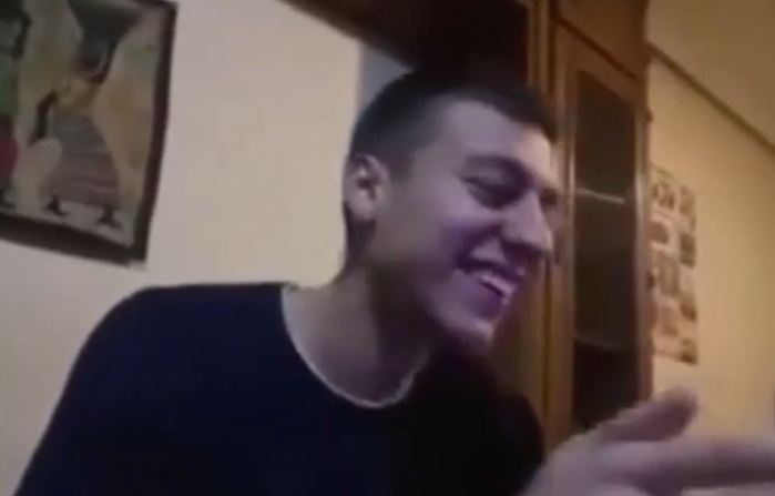 Vidéo – Humour : Quand un arabe essaie d’imiter Youssou Ndour ça donne ça ! regardez à mourir de rires
