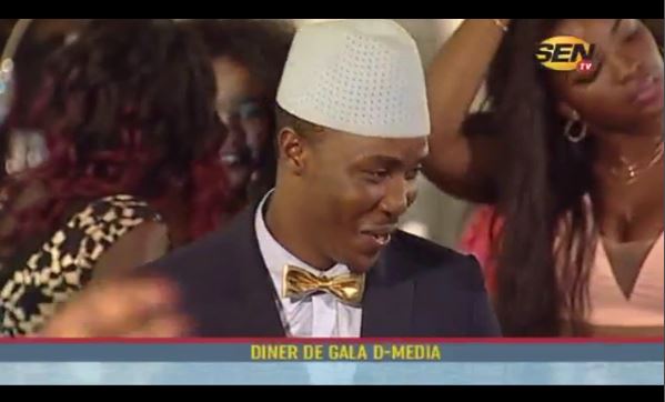 Vidéo – Wally Seck fait danser Cheikh Sarr et compagnie ! Regardez !