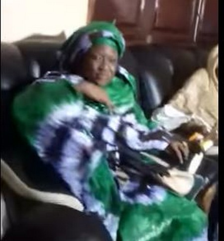 Vidéo: Affluence et ziar chez Sokhna Mbar Mbacké Falilou