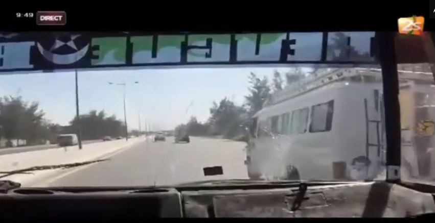 Vidéo – Incroyable : 2 chauffeurs de cars « ndiaga ndiaye » font la course sur l&rsquo;autoroute…