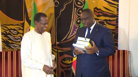 Photos: Sidy Lamine Niasse reçu au Palais pour présenter son livre à Macky Sall